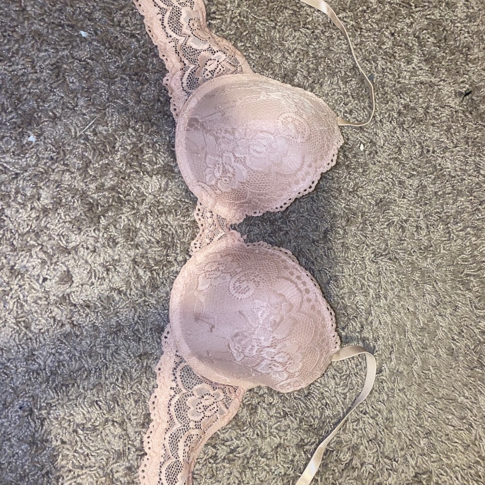 Laura Ashley Lace push-up Bra 36C.